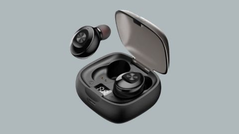 These wireless earphones come with features like 21-hour battery and water resistance